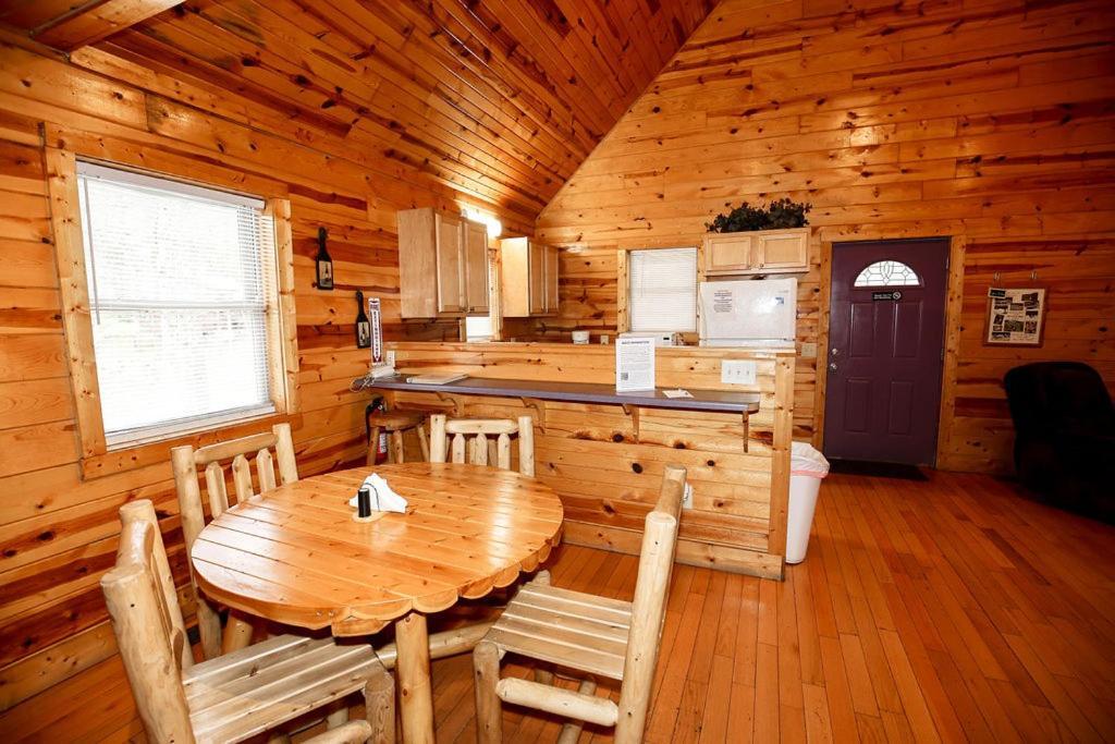 The Cabins At Pine Haven - Beckley Beaver Exterior photo